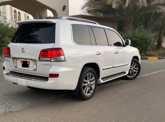 Lexus LX570 full option 2013 Gcc for sale