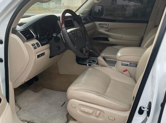 Lexus LX570 full option 2013 Gcc for sale