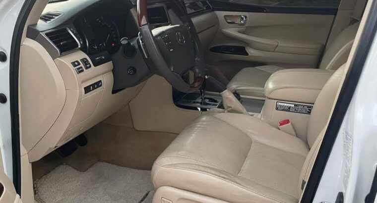 Lexus LX570 full option 2013 Gcc for sale