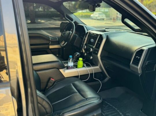 Ford F150 lariat 2019 full option USA imported