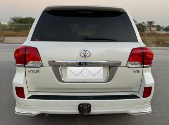 Land cruiser VXR 2013 Gcc full option