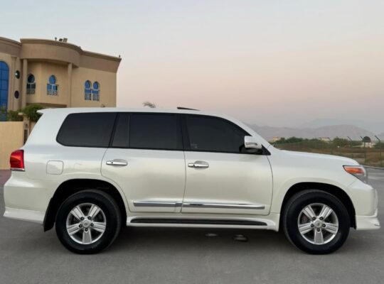 Land cruiser VXR 2013 Gcc full option