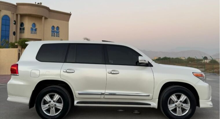 Land cruiser VXR 2013 Gcc full option