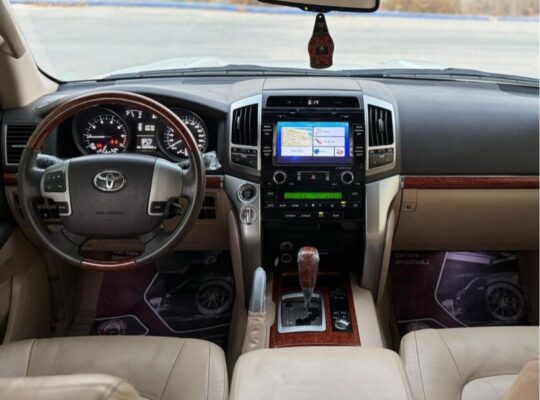 Land cruiser VXR 2013 Gcc full option