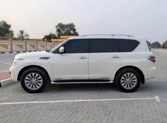 Nissan patrol platinum 2014 Gcc in good condition