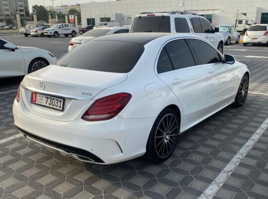 Mercedes C200 full option 2015 Gcc for sale