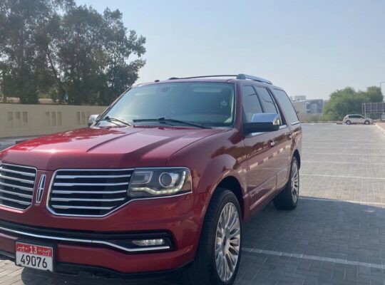 Lincoln Navigator full option 2015 in good conditi