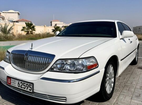 Lincoln Town car 2004 in good condition for sale