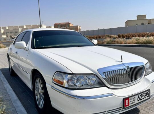 Lincoln Town car 2004 in good condition for sale