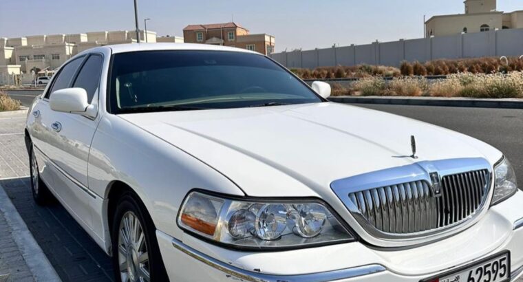 Lincoln Town car 2004 in good condition for sale