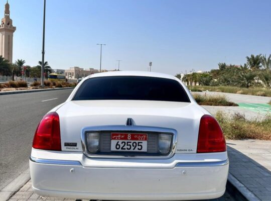 Lincoln Town car 2004 in good condition for sale