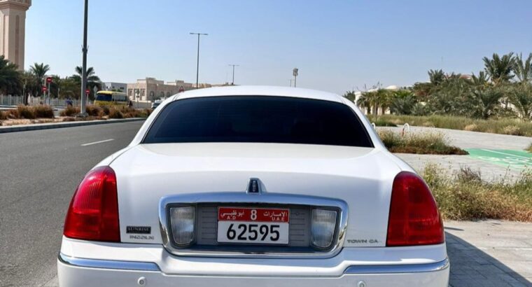Lincoln Town car 2004 in good condition for sale