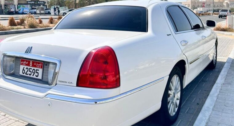 Lincoln Town car 2004 in good condition for sale