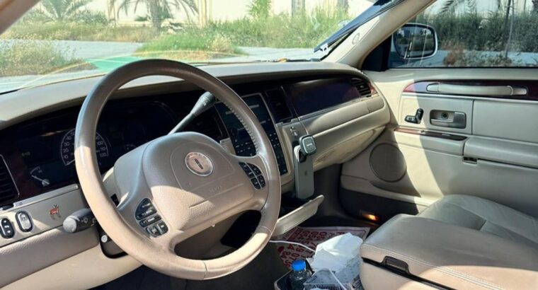 Lincoln Town car 2004 in good condition for sale