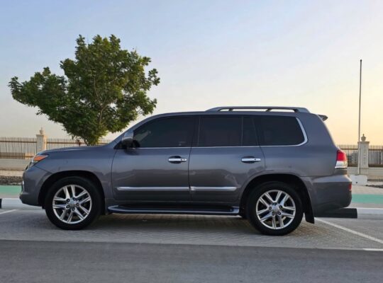 Lexus LX570 full option 2013 Gcc for sale