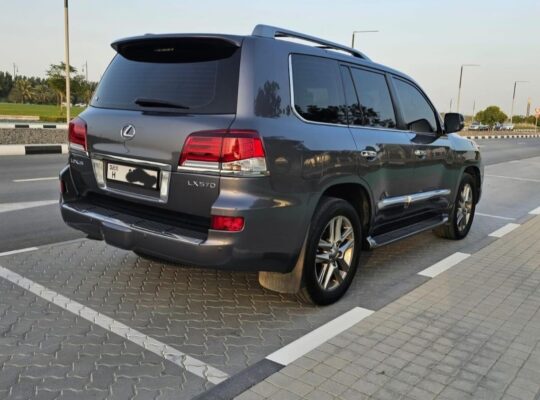 Lexus LX570 full option 2013 Gcc for sale