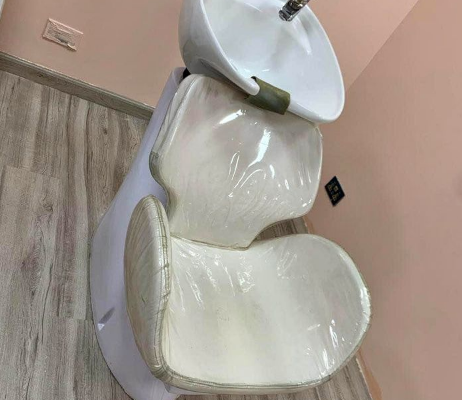 Backwash or shampoo chair for a beauty salon for s