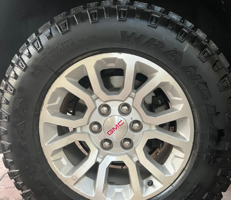 275/65R18 للبيع رنقات الوكاله ويا تواير جود اير