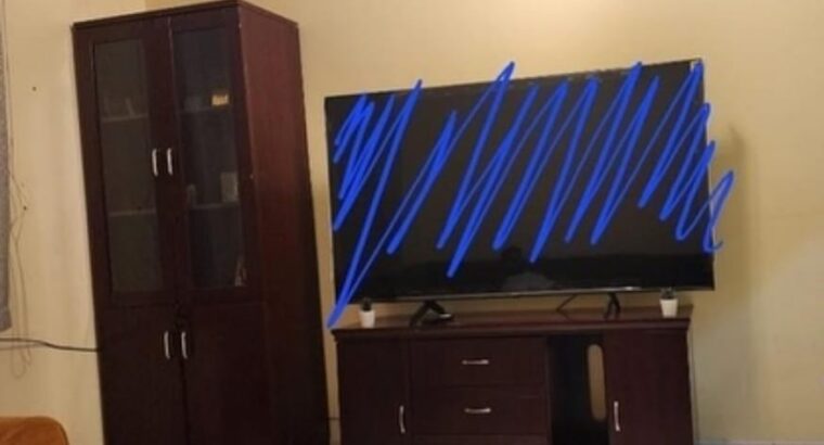 للبيع مكتبة تليفزيون بحالة ممتازة