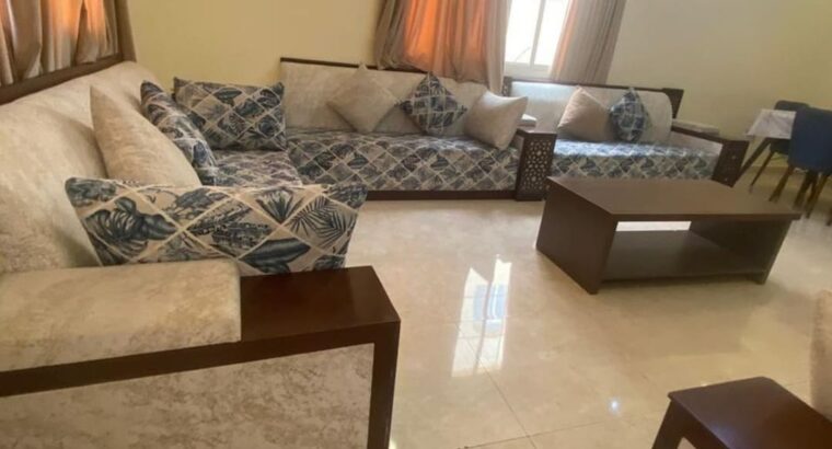 مجلس كبير بحالة ممتازة للبيع