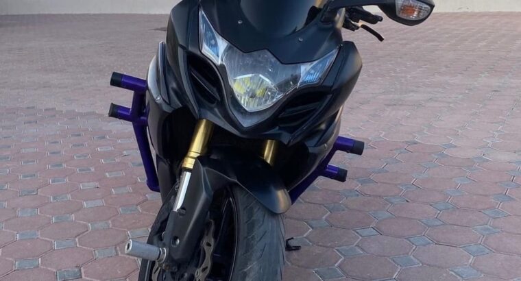 Suzuki 1000 GXS 2013 in perfect condition for sale