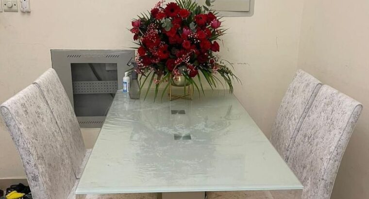 طاولة طعام للبيع
