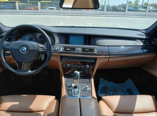 BMW 750Li 2010 Gcc specs v8 in great shape For Sal