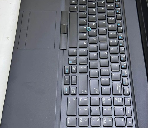 DELL LATITUDE 5580. Displays 15.6 inch. Core i5 7t