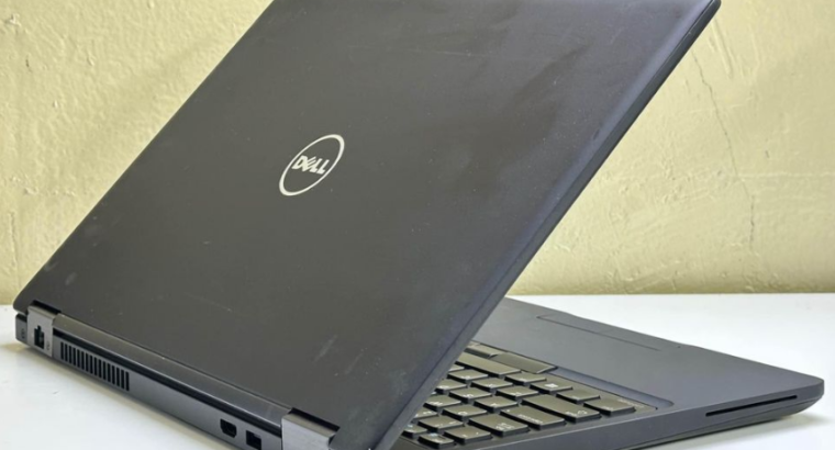 DELL LATITUDE 5580. Displays 15.6 inch. Core i5 7t