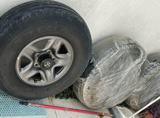 Desert tyre 900 with Rims LC200 For Sale