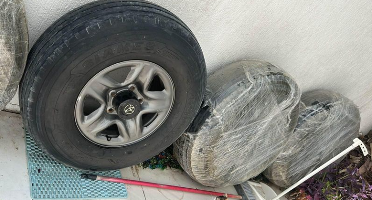 Desert tyre 900 with Rims LC200 For Sale