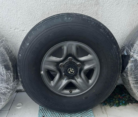 Desert tyre 900 with Rims LC200 For Sale