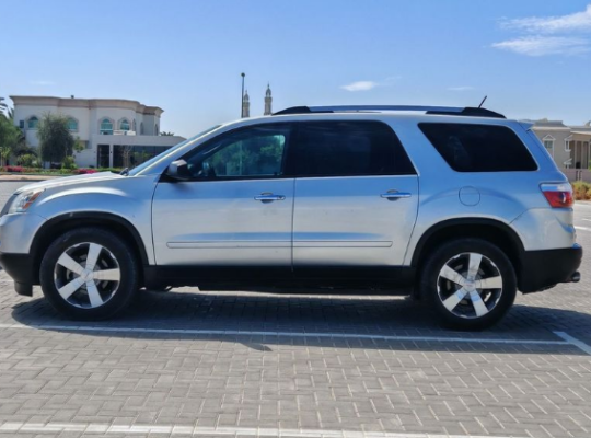 GMC Acadia 3.6l 2011 Gcc specs in great shape for