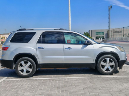 GMC Acadia 3.6l 2011 Gcc specs in great shape for