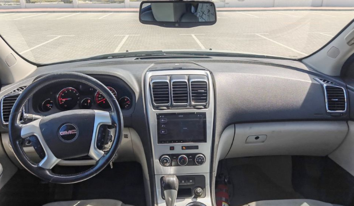 GMC Acadia 3.6l 2011 Gcc specs in great shape for