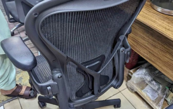 Herman Miller Aeron chair Size B For Sale