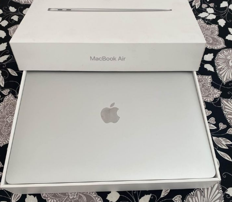 MacBook Air 2020 Core I7 For Sale