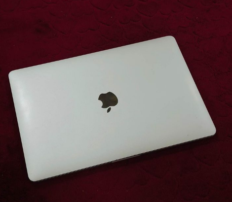 MacBook Pro 2017 core i7 16 /512 Touch bar For Sal