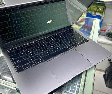 Macbook Air m1 8/256 For Sale