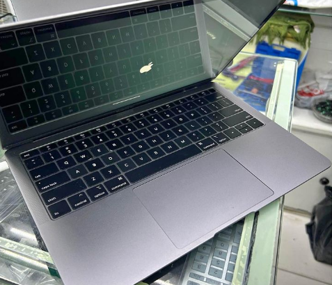 Macbook Air m1 8/256 For Sale