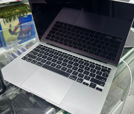 Macbook Air m1 8/256 For Sale