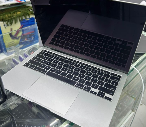 Macbook Air m1 8/256 For Sale