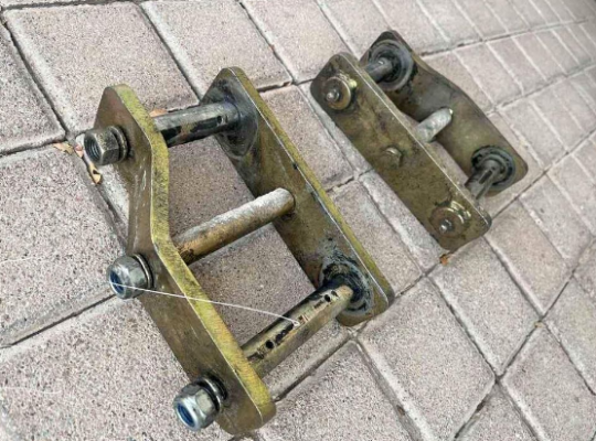 Original Dobinson Nissan X-Terra Shackles For Sale