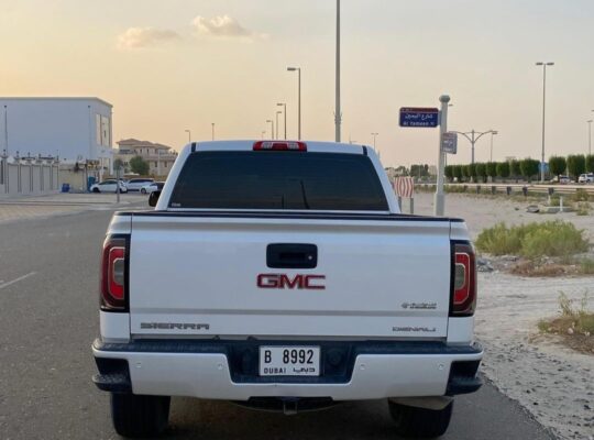 Gmc sierra Denali 2017 Gcc for sale