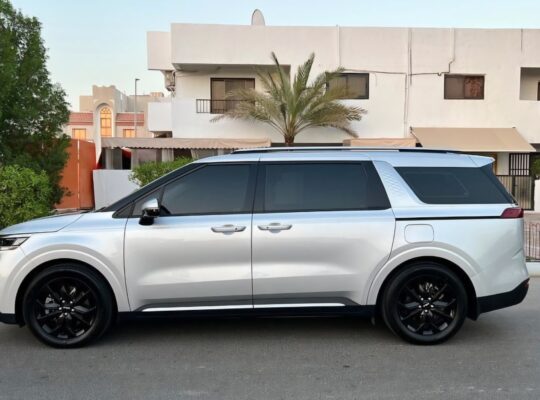 Kia Carnival 2022 Gcc fully loaded for sale