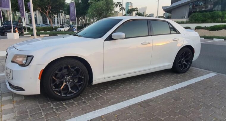 Chrysler C300 5.7 HIMI 2020 Gcc for sale
