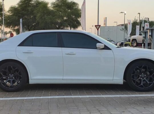 Chrysler C300 5.7 HIMI 2020 Gcc for sale