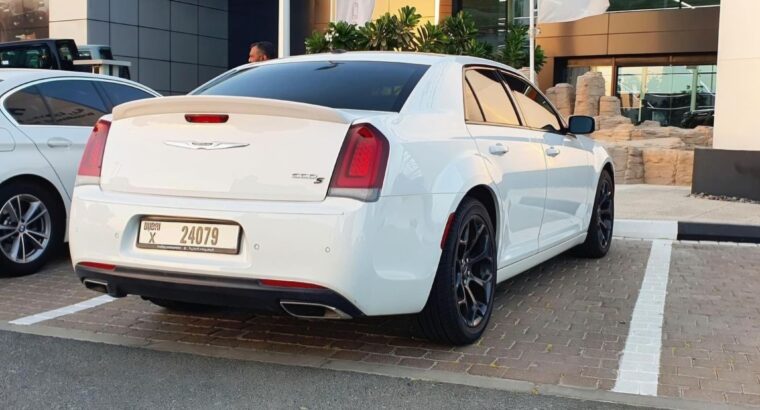Chrysler C300 5.7 HIMI 2020 Gcc for sale