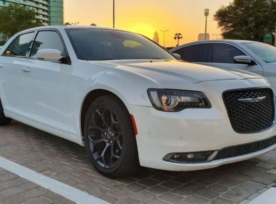 Chrysler C300 5.7 HIMI 2020 Gcc for sale