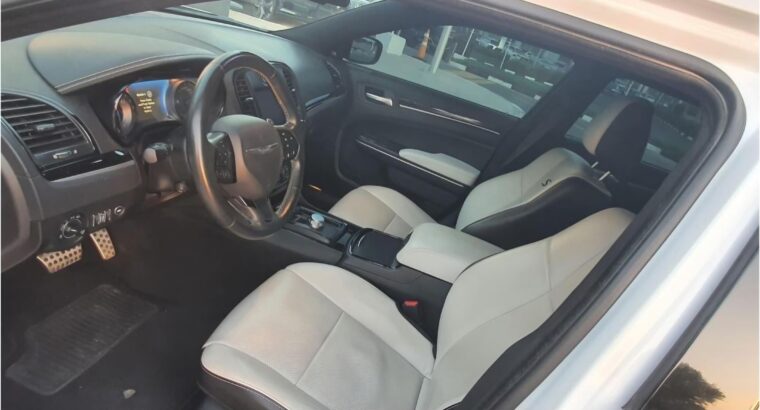 Chrysler C300 5.7 HIMI 2020 Gcc for sale